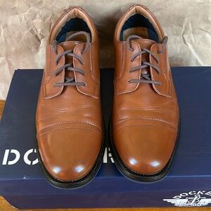 Dockers dress shoes for men in size 7.5 M, Tan color